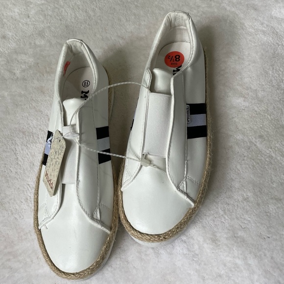 Mudd Beyley Double Stripe Slip On Shoe 8.5 NWT - Picture 6 of 8